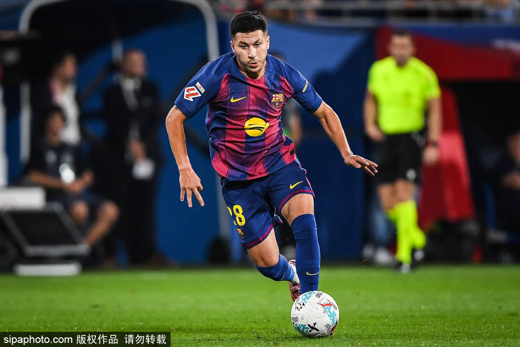 逆转之夜！巴萨以2-1战胜皇家社会，领跑西甲